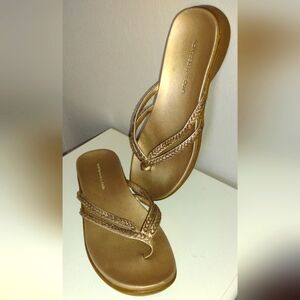 Gold beaded leather womens sandals size 7.5